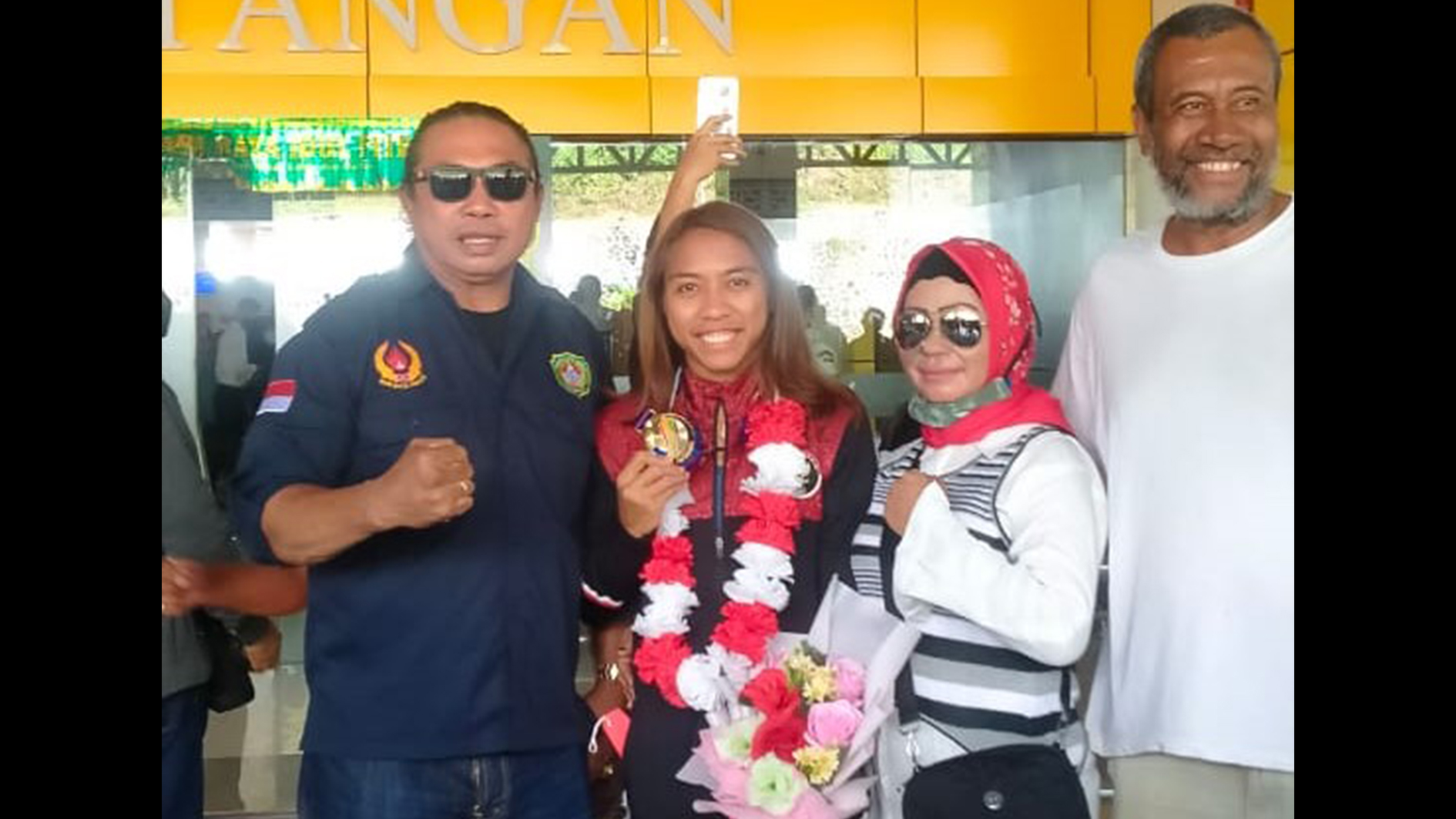 Pulang Kampung, Kickboxer Peraih Medali Emas SEA Games Asal Maluku Utara Disambut Hangat
