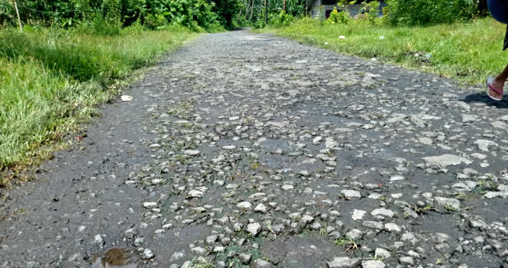 Jalan ke Wisata Pemandian Air Panas Desa Mamuya di Halmahera Utara Dikeluhkan