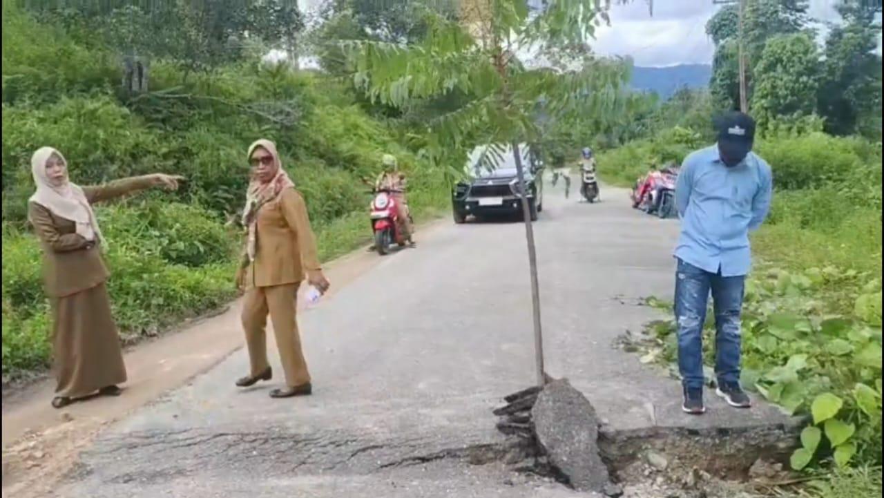 Kadis Kesehatan Taliabu Minta Warga Waspada, Ada Jalan Nyaris Ambruk Menuju RSUD Bobong - jalan-nyaris-ambruk-menuju-RSUD-Bobong-Taliabu-01.jpg
