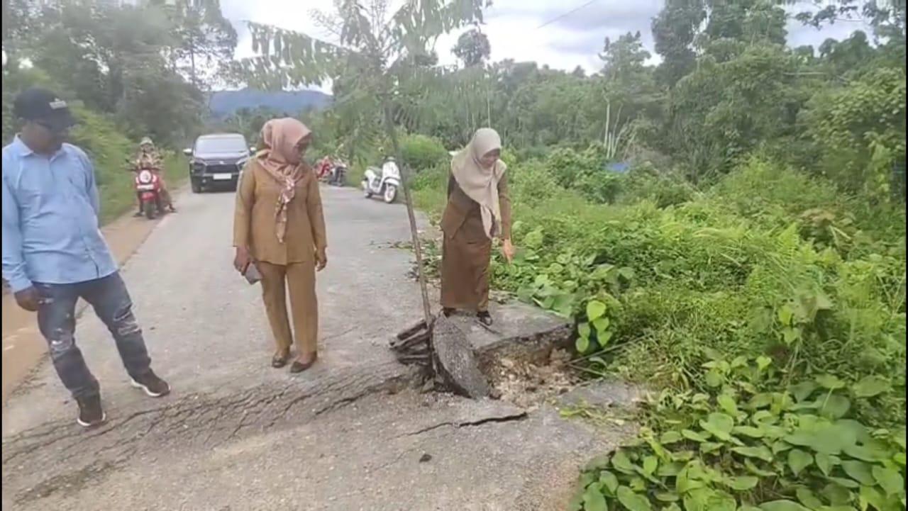 Kadis Kesehatan Taliabu Minta Warga Waspada, Ada Jalan Nyaris Ambruk Menuju RSUD Bobong - jalan-nyaris-ambruk-menuju-RSUD-Bobong-Taliabu.jpg