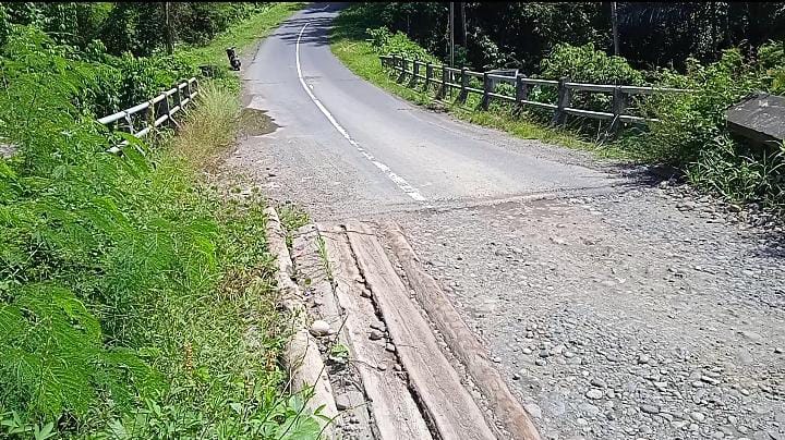 jembatan-14-di-halmahera-barat.jpg