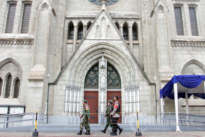 Kunjungi Romo Haryo di Katedral, Menko PMK Minta Saran soal Kebijakan Libur Natal dan Tahun Baru