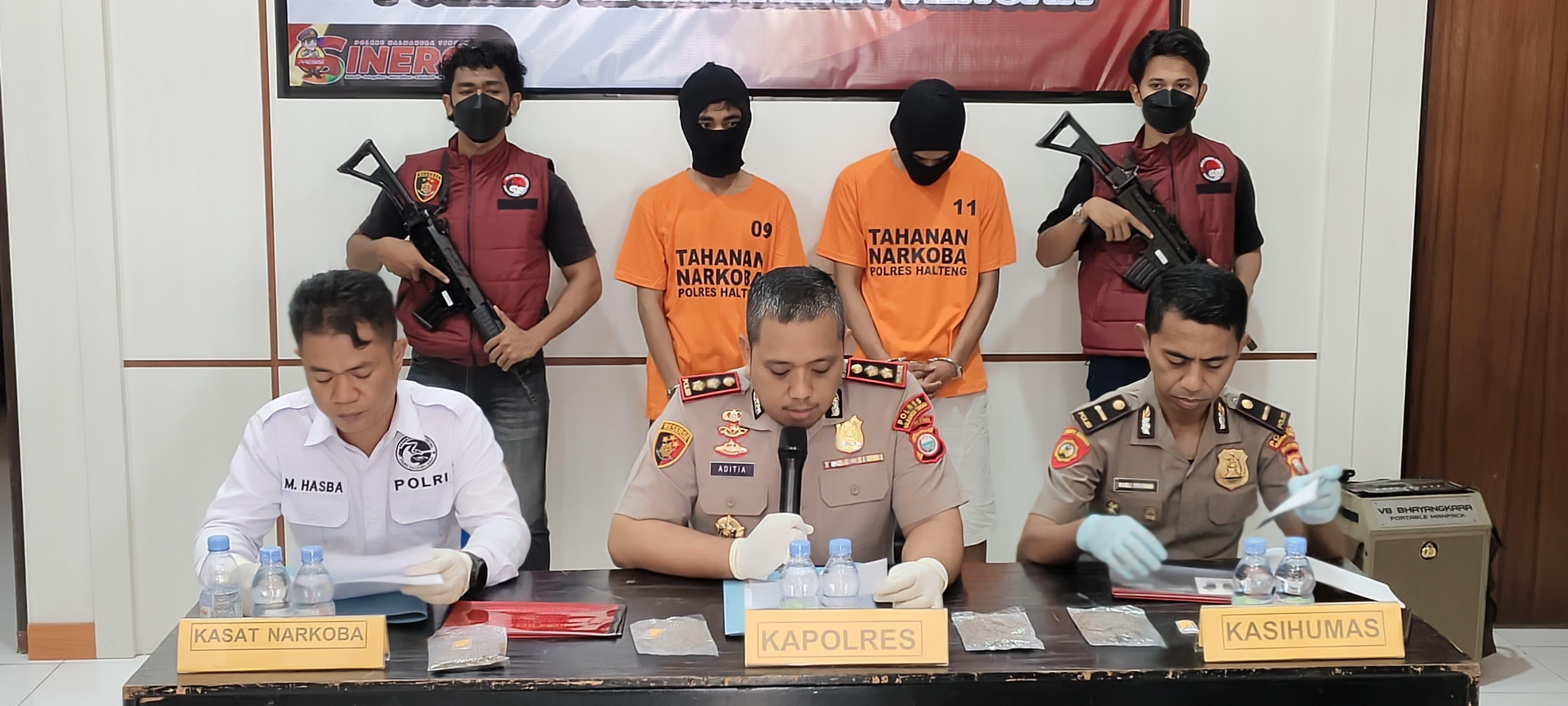 kapolres-Halteng-AKBP-Aditya-Kurniawan-merilis-hasil-operasi-penangkapan.jpg