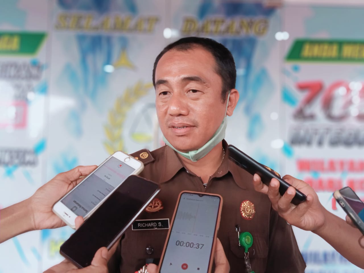 kasi-penkum-kejaksaan-tinggi-maluku-utara-richard-sinaga.jpg