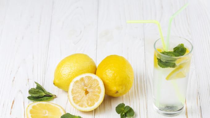 7 Manfaat Air Lemon: Bantu Turunkan Berat Badan hingga Menyegarkan Napas, Berikut Efek Sampingnya