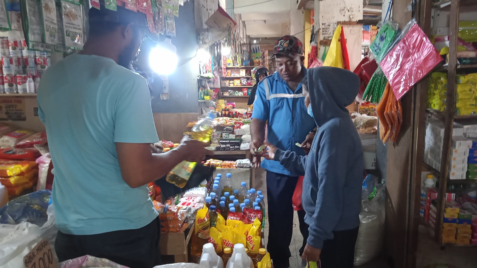 Harga Minyak Goreng di Ternate Terus Melonjak Naik, Pedagang: Kalau Ikuti Harga Pemerintah Rugi