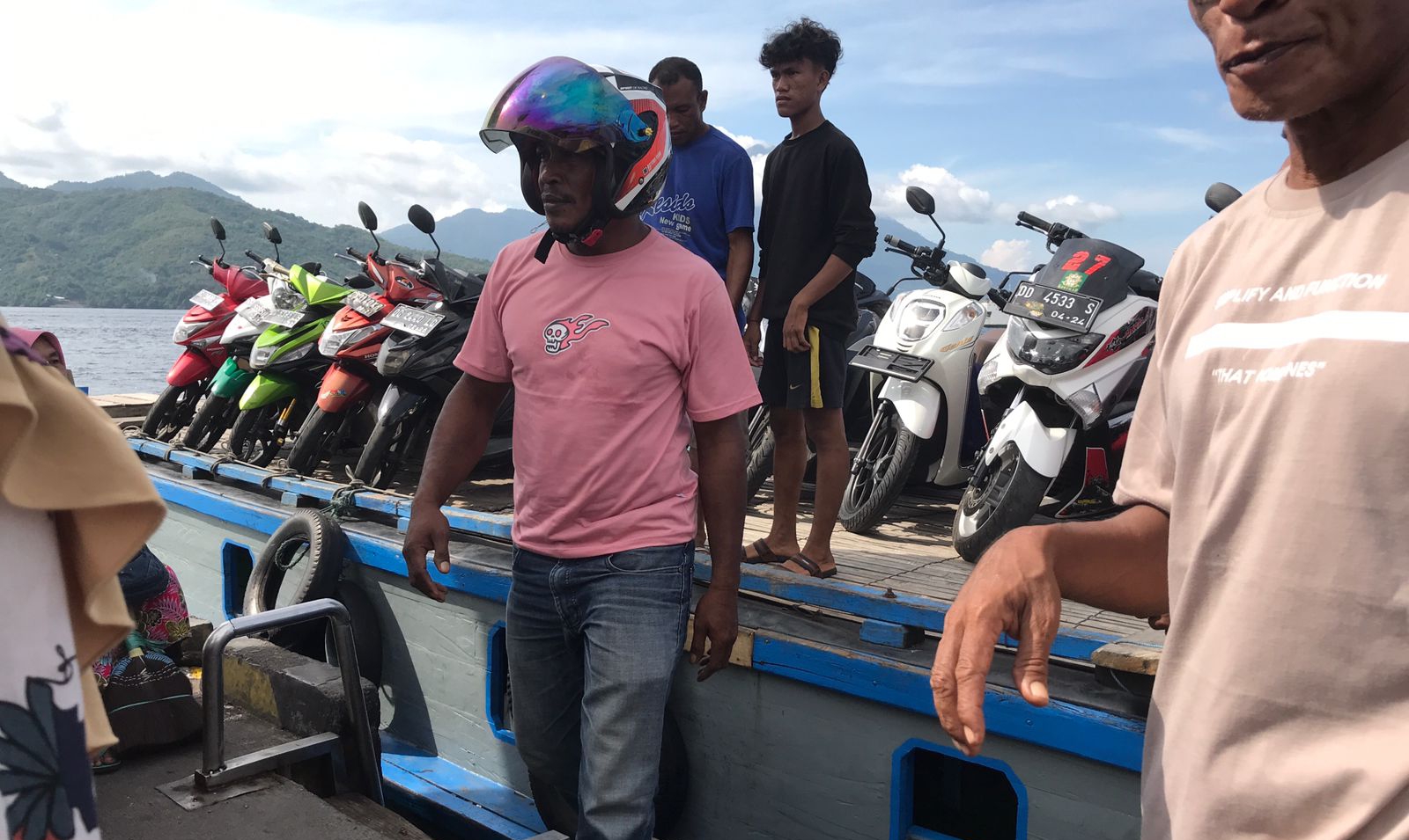 Motoris Longboat Pelabuhan Bastiong Ternate Akui Omset Meningkat Jelang Ramadan 2022