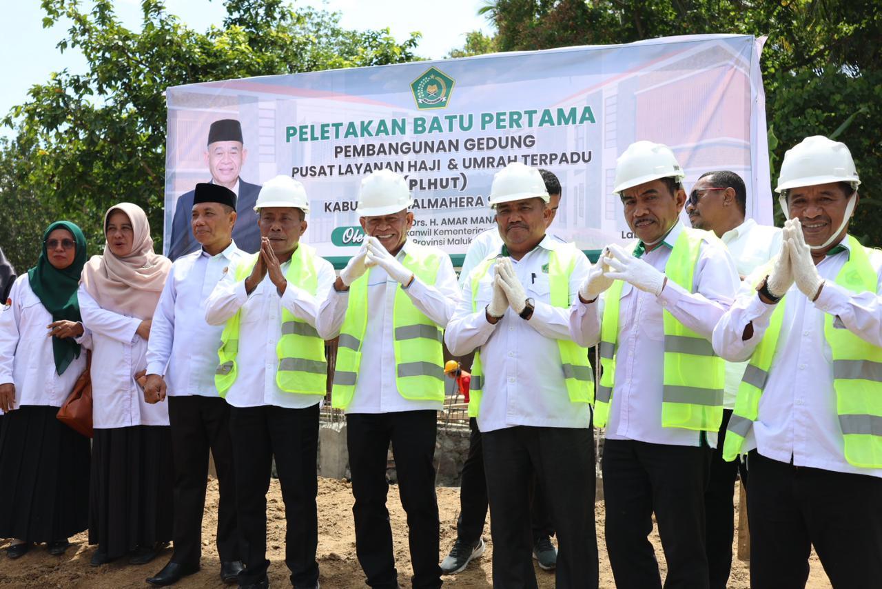 peletakaan-batu-pertama-di-bacan.jpg