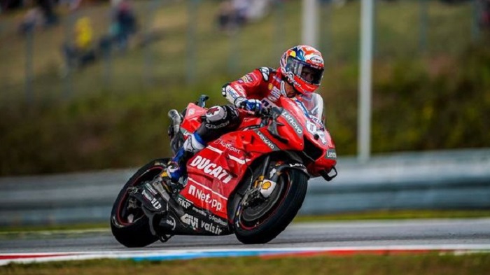 MotoGP Inggris 2019: Dovizioso Kecelakaan di Tikungan Pertama, Motornya Terbakar