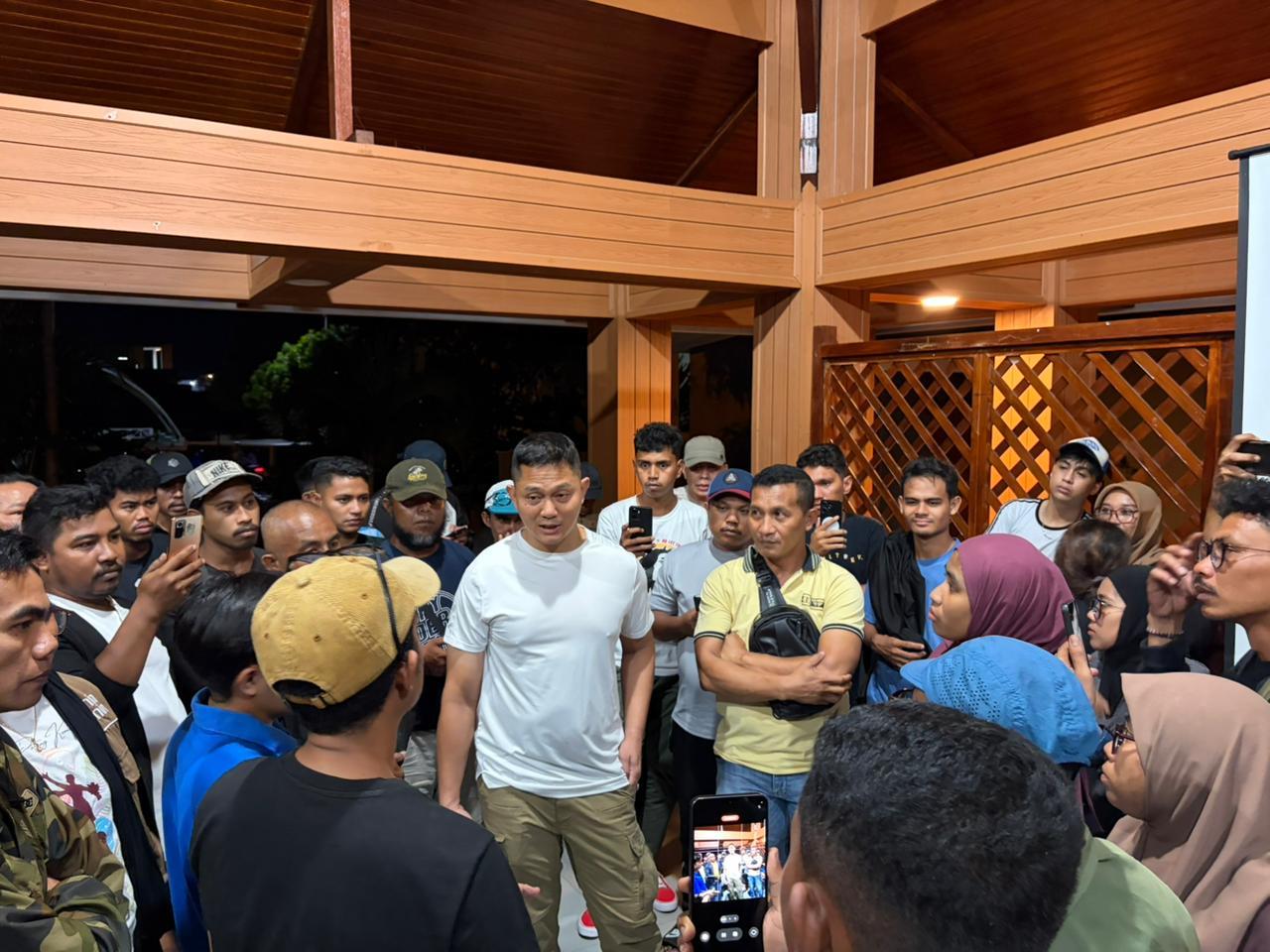 pembubaran-nobar-oleh-TNI.jpg
