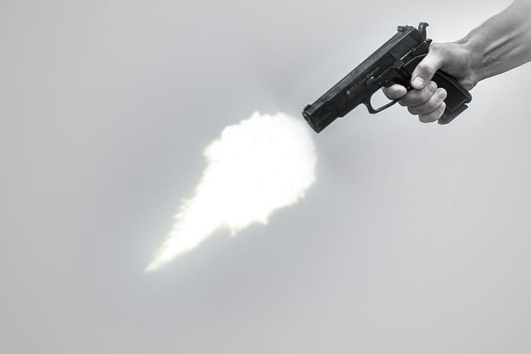 pistol-tembak-penembakan.jpg