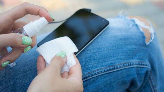 Ponsel Bisa Sebarkan Virus Corona? Simak Cara Membersihkan Ponsel dengan Benar