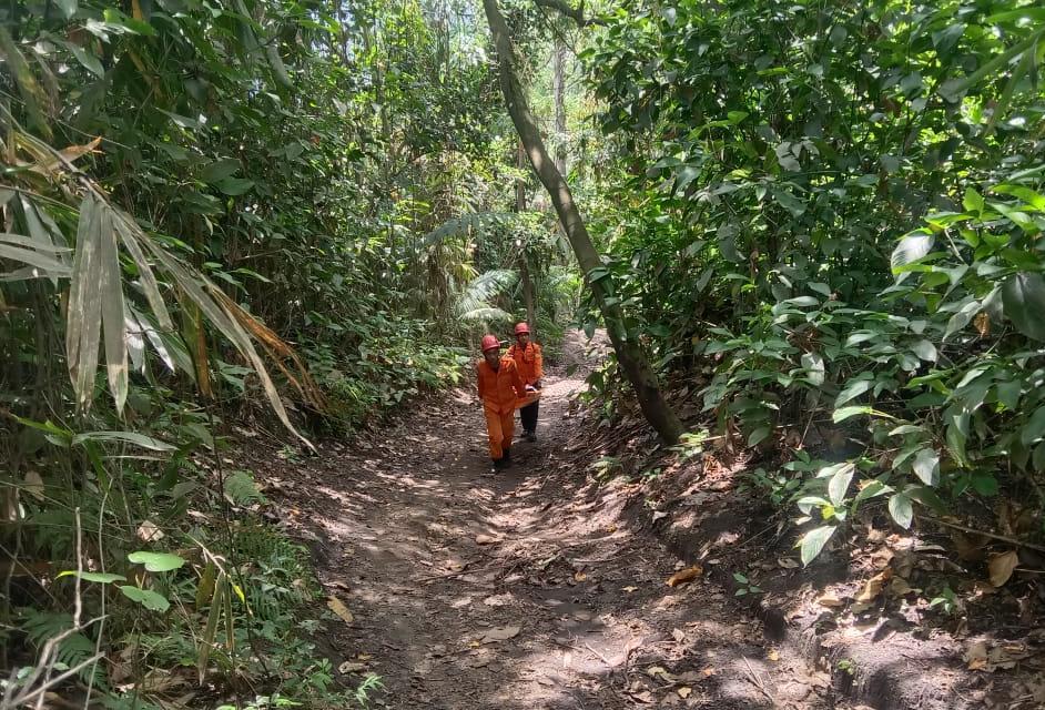 proses-evakuasi-pendaki-gunung-dukono_346.jpg