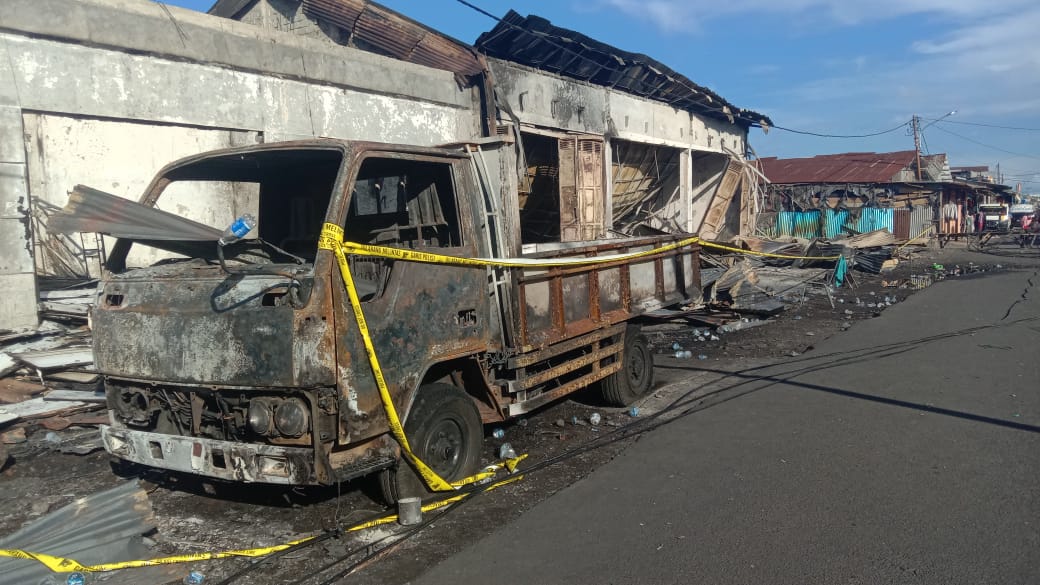 puing-puing-bekas-kebakaran-pasar-rawajaya-tobelo.jpg