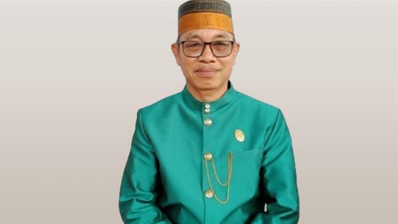 rektor-Unkhair-Ternate-Ridha-Ajam-anggota-Dewan-Pendidikan-Tinggi.jpg