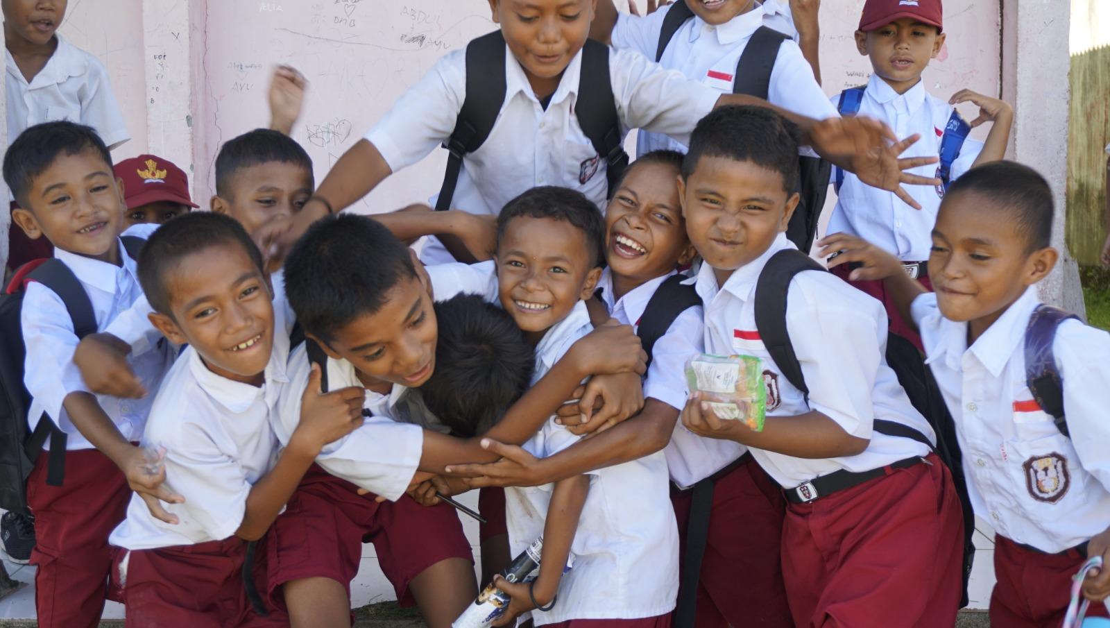 siswa-siswa-SD-Negeri-81-Halsel.jpg