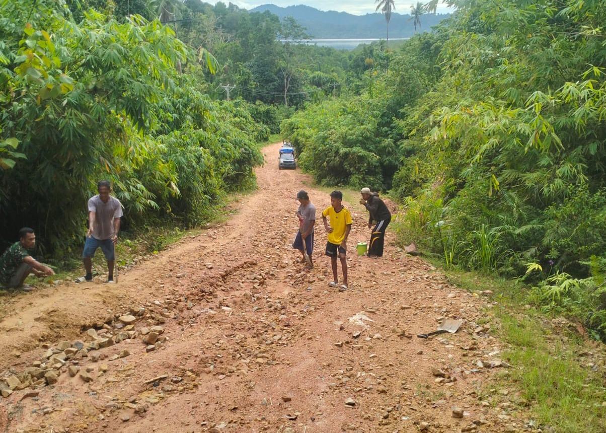 tanjakan-rusak-parah-gunung-sampe_4.jpg