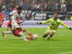 Aksi-Rifal-Lastori-saat-Malut-United-bersua-Persija-Jakarta.jpg