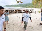 Aliong-Mus-datangi-wisata-Pasir-Anjing-di-Desa-Hai-Taliabu-Utara.jpg