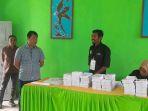 Bupati-Halmahera-Timur-pantau-proses-pencoblosan-di-sejumlah-TPS.jpg