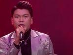 Kontestan-Indonesian-Idol-2023-Alfredo-membawakan-lagu-I-Love-You-Bibeh-oleh-The-Changcuters.jpg
