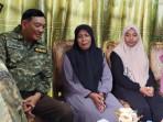 Menhan Sjafrie Sjamsoeddin Temui Keluarga Pratu Anumerta Haris Umaternate di Kepulauan Sula