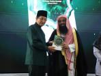 Menteri-Agama-Nasaruddin-Umar-meluncurkan-buku.jpg