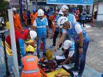 Pemeriksaan-perlengkapan-yang-dipakai-Tenaga-Teknik-dilapangan-oleh-Manajemen-PLN-UIW-MMU.jpg<pf>Tim-Teknisi-Keselamatan-dan-Kesehatan-Kerja-yang-ikut-dalam-kegiatan-Inspection-Day.jpg<pf>PLN-UIW-MMU-Lakukan-Inspection-Day-Serentak-di-Bulan-K3-Nasional-tahun-2024.jpg