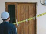 Pemilik-kos-menunjukkan-kamar-kos-tempat-ditemukan-janin-telah-dipasang-police-line.jpg