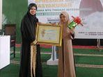 Prestasi-Izzah-qoriah-cilik-asal-Tidore-yang-menjuarai-MTQ-Internasional-2025-di-Qatar-diapresiasi.jpg