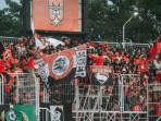 Salah-satu-kelompok-suporter-Malut-United-The-Superman.jpg