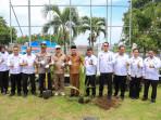 Kanwil Ditjenpas dan Ditjen Imigrasi Maluku Utara Tanam 5000 Bibit Pohon Kelapa