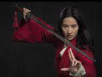 aktris-liu-yifei-dalam-live-action-mulan.jpg