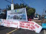 demo-warga-jambula-ternate.jpg