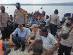 evakuasi-pilot-pesawat-maf-yang-jatuh-di-danau-sentani-papua-selasa-1252020.jpg