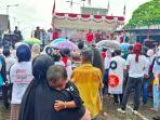 ibu-gendong-anak-hujan-hujan.jpg