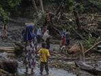 BREAKING NEWS: Akses Jalan Utama Kelurahan Togafo-Taduma Ternate Lumpuh Total Akibat Longsor