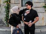 reaksi-aurel-hermansyah-saat-mobilnya-ditempeli-stiker-wajah-ameena-hanna-nur-atta.jpg