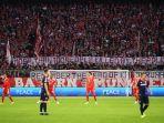 spanduk-fans-bayern-kanjuruhan.jpg