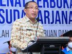 wali-kota-ternate-saat-memberikan-sambutan-pada-wisuda-stikip.jpg