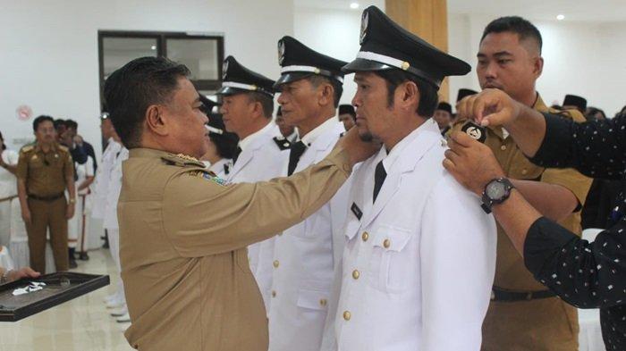 Bupati Toraja Utara Lantik 8 Kepala Lembang, Pesannya Jaga Kebersihan  Kampung - Tribuntoraja.com