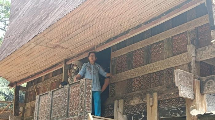 Tongkonan To'Rombi Klaim Didiami 14 Generasi, Kini Dirobohkan - Tribuntoraja.com