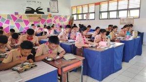 26042025_Makan_Bergizi_di_SMPN_2_Rantepao.jpg