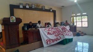 ALiansi-Toraja-Utara-Peduli-di-DPRD.jpg