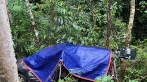innova-terjun-di-jurang.jpg