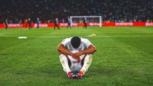 jude-bellingham-tunduk-kecewa-kalah-inggris-vs-spanyol-euro-2024-1572024.jpg
