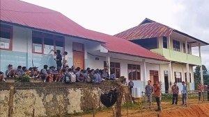 lapangan-smp-pgri-marinding-tana-toraja-dirusak-dan-dipasangi-kawat-duri-1172025.jpg