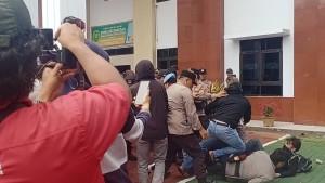 unjuk-rasa-ricuh23.jpg