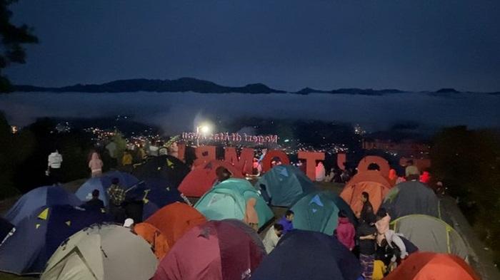 Libur Lebaran 2025, Negeri di Atas Awan To'Tombi Toraja Utara Dipadati Pengunjung