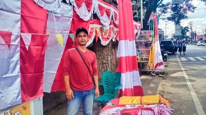 07082025_Pedagang_bendera.jpg